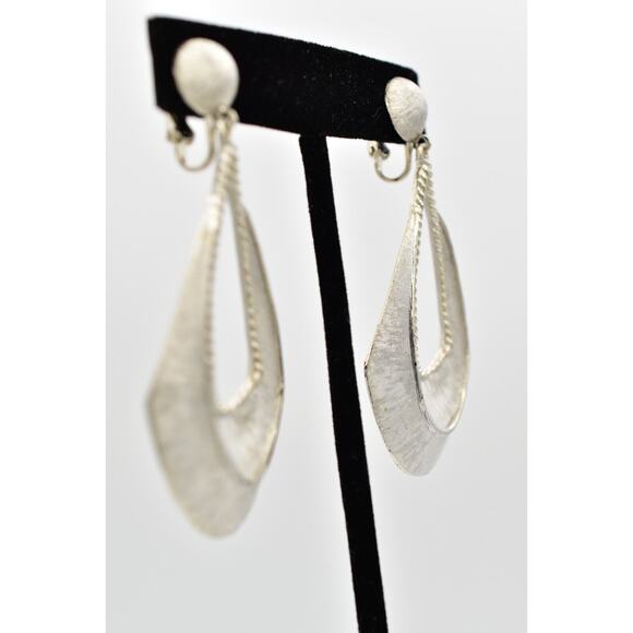 Vintage Oval Clip On Earrings Brushed Silver Textured Metallic Chunky NOS BinA18 - Picture 5 of 13